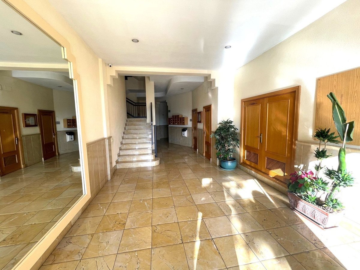 3 Bed Middle Floor Apartment in San Pedro de Alcántara