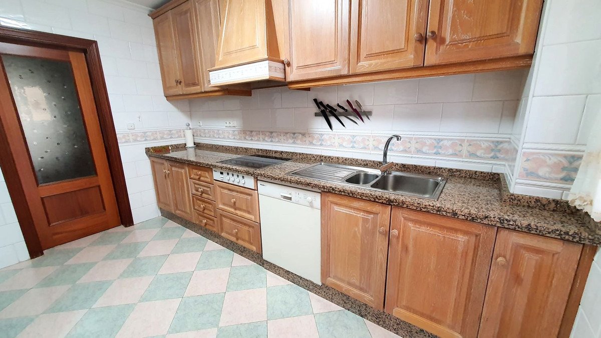 3 Bed Middle Floor Apartment in Fuengirola