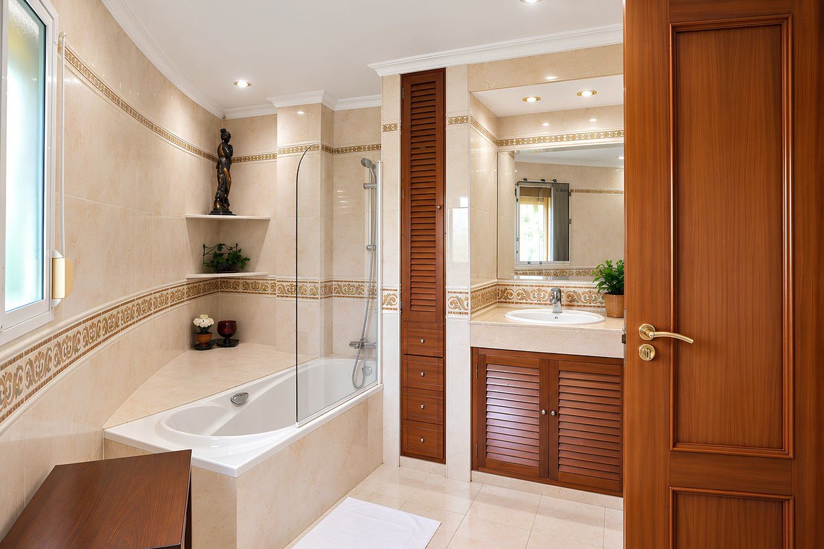 3 Bed Middle Floor Apartment in Fuengirola