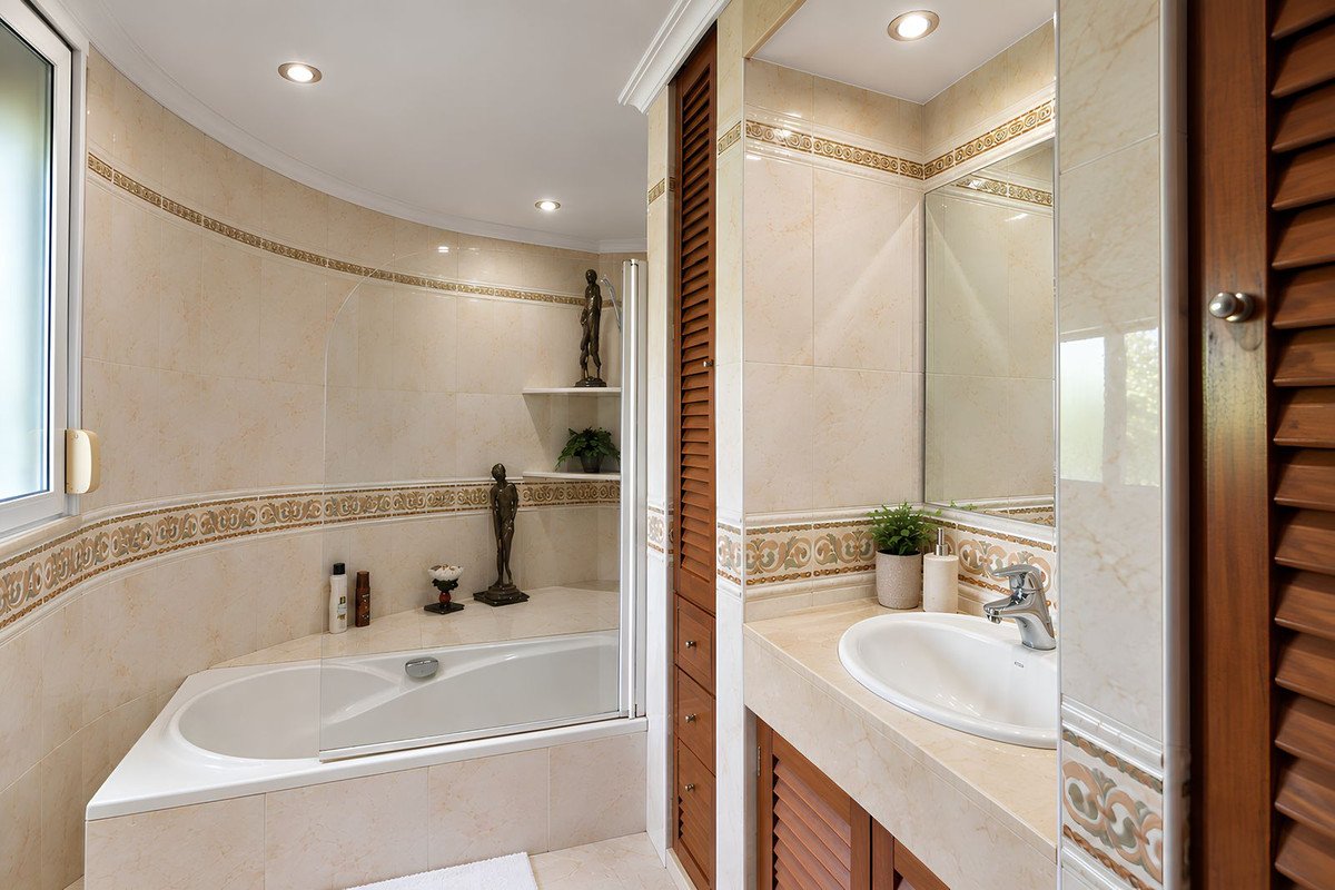 3 Bed Middle Floor Apartment in Fuengirola