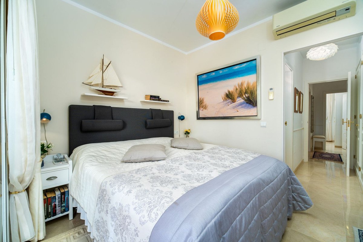 2 Bed Middle Floor Apartment in Estepona