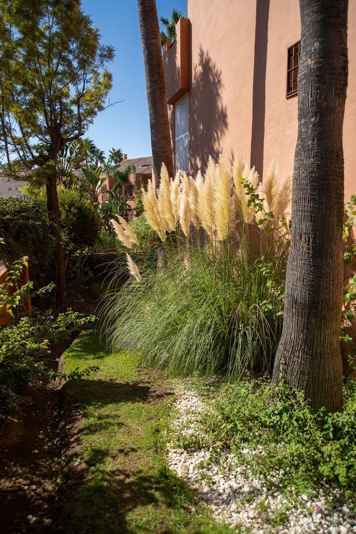 2 Bed Middle Floor Apartment in Estepona