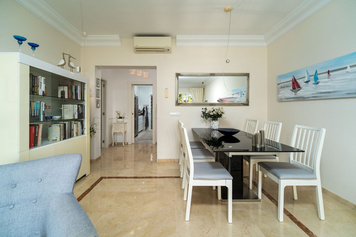 2 Bed Middle Floor Apartment in Estepona