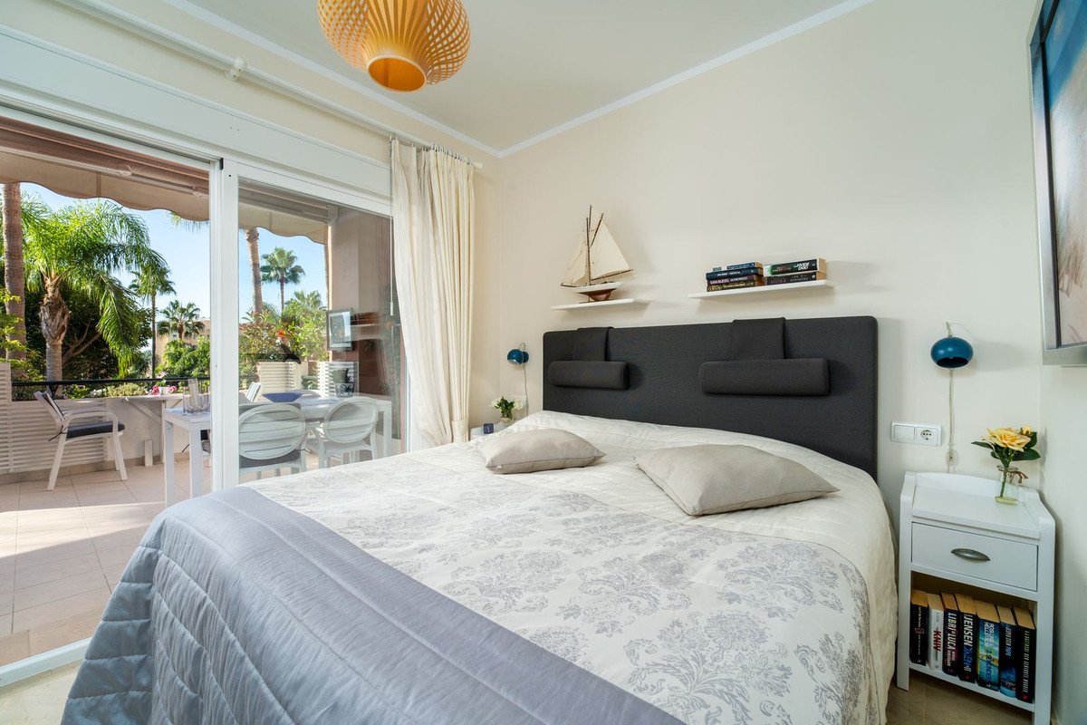 2 Bed Middle Floor Apartment in Estepona