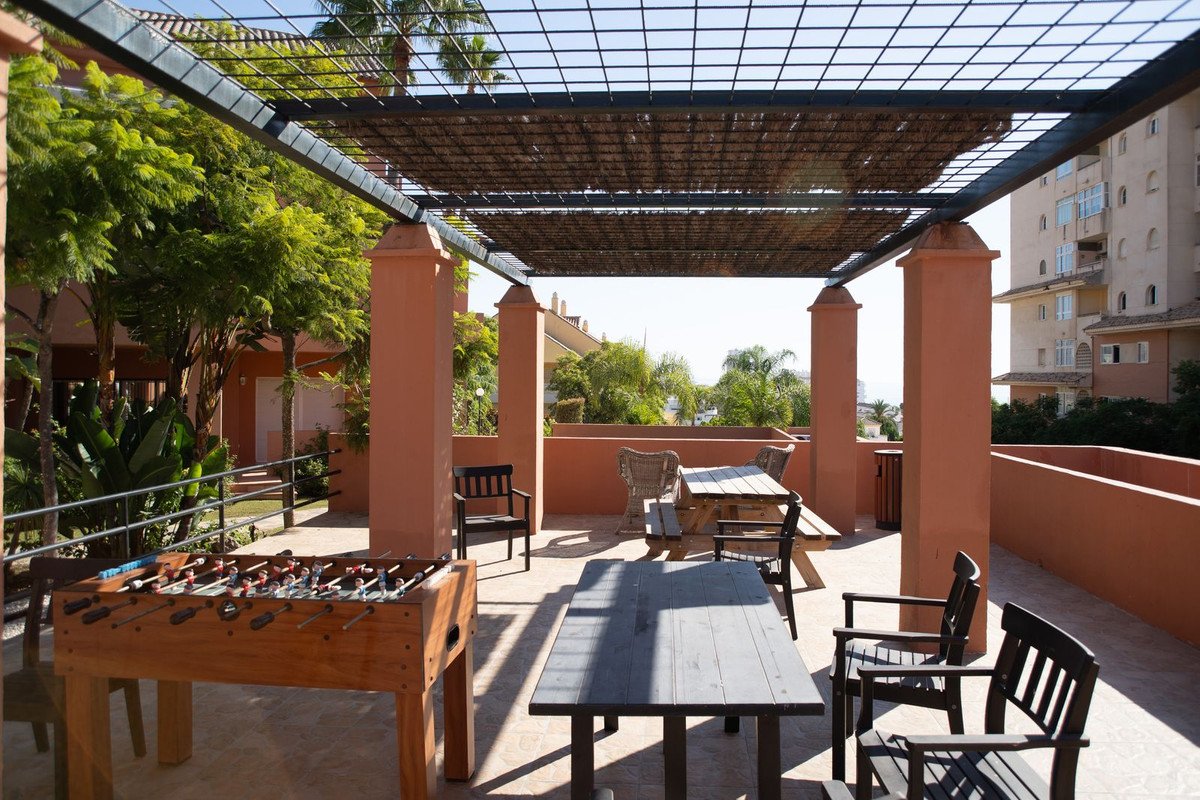 2 Bed Middle Floor Apartment in Estepona