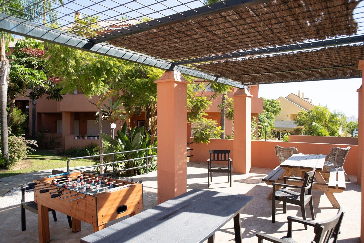2 Bed Middle Floor Apartment in Estepona