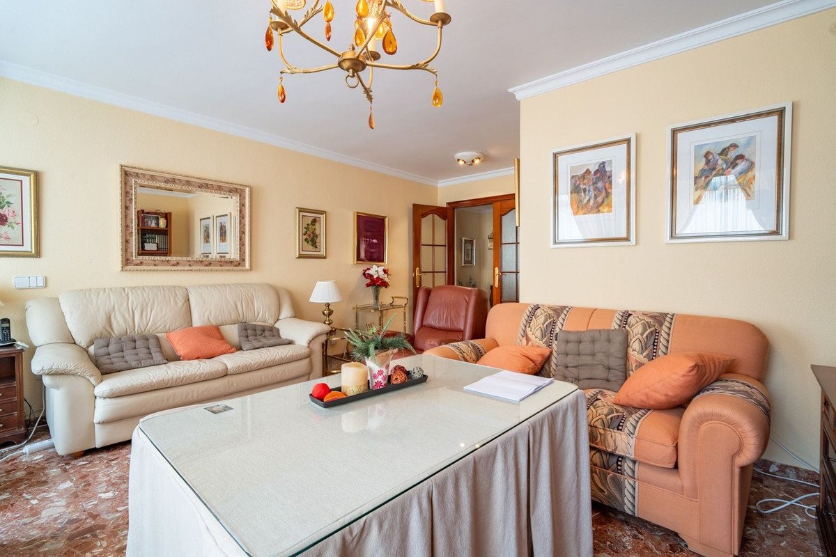 4 Bed Middle Floor Apartment in La Victoria
