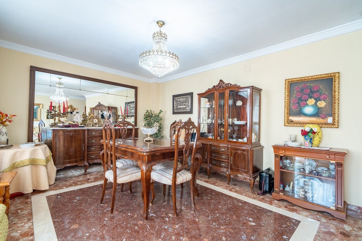 4 Bed Middle Floor Apartment in La Victoria