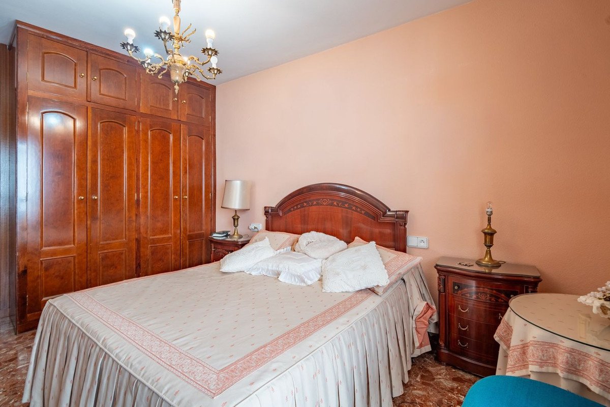 4 Bed Middle Floor Apartment in La Victoria