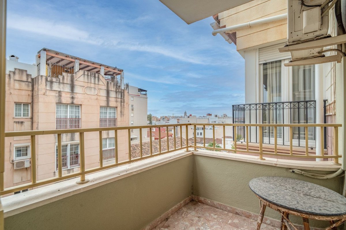 4 Bed Middle Floor Apartment in La Victoria