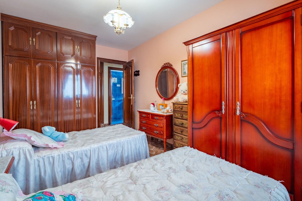 4 Bed Middle Floor Apartment in La Victoria