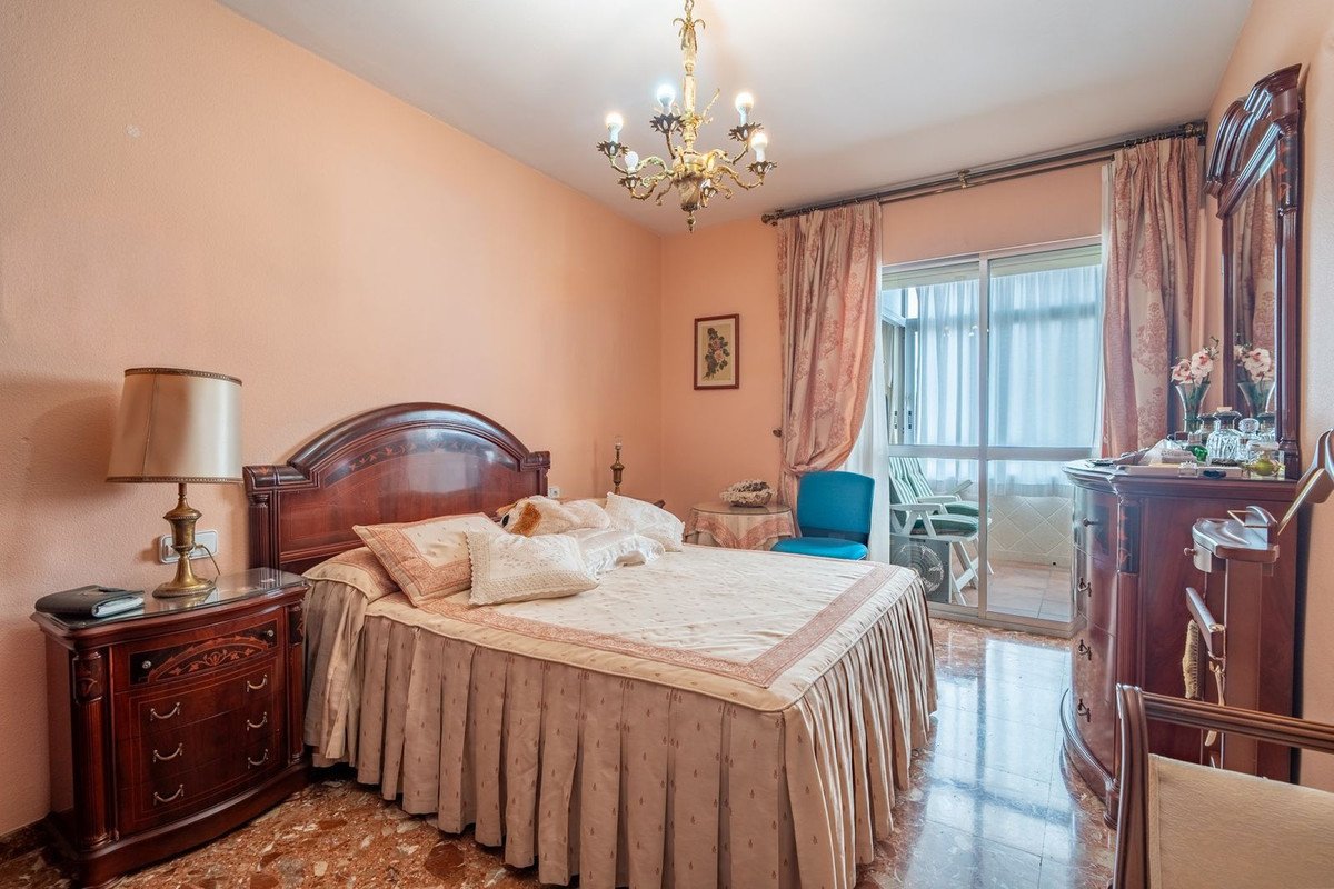 4 Bed Middle Floor Apartment in La Victoria