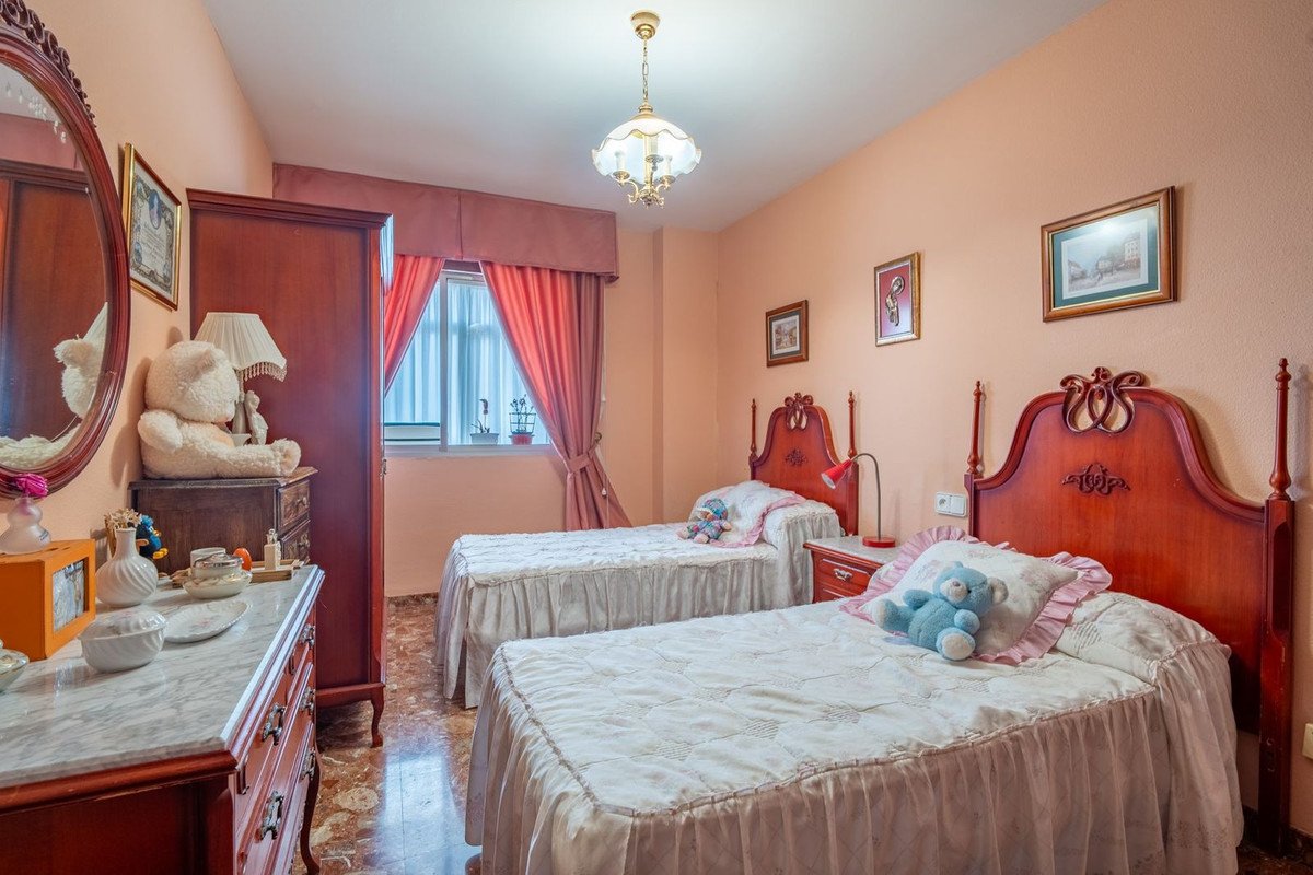 4 Bed Middle Floor Apartment in La Victoria