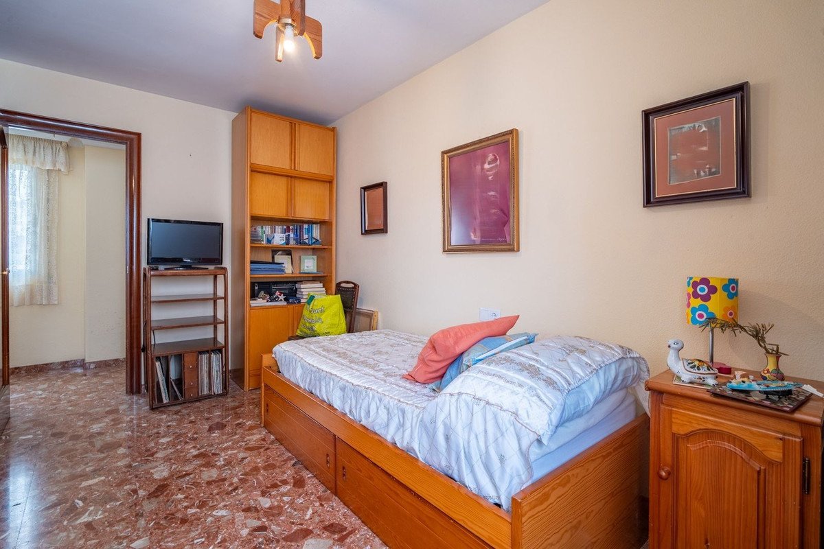 4 Bed Middle Floor Apartment in La Victoria