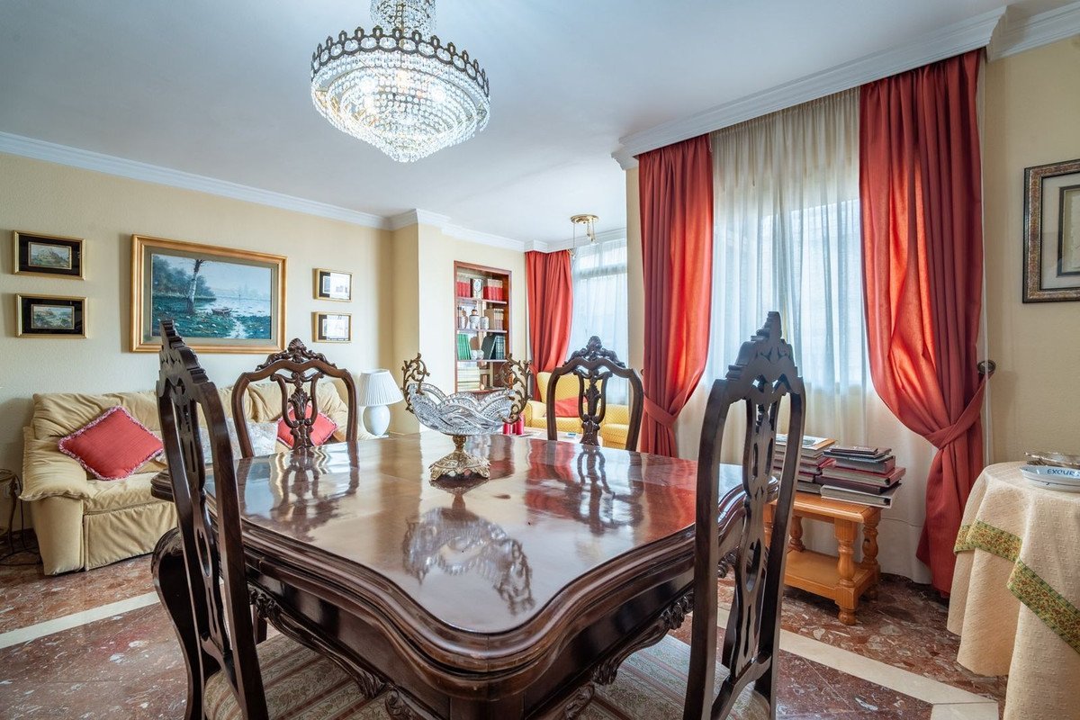 4 Bed Middle Floor Apartment in La Victoria