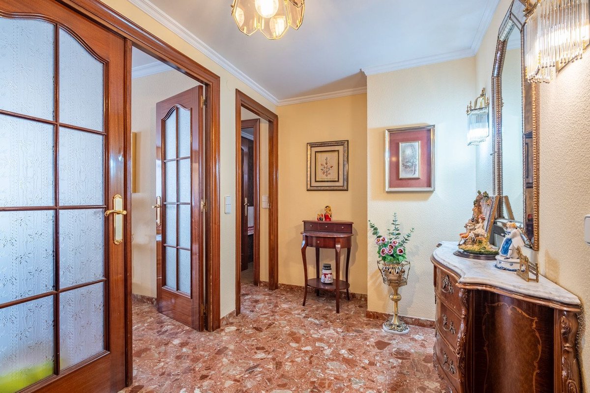 4 Bed Middle Floor Apartment in La Victoria