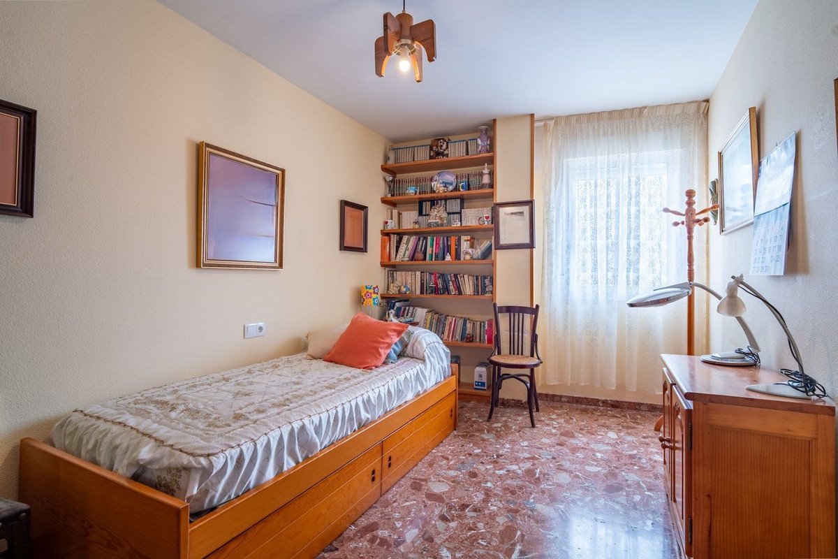 4 Bed Middle Floor Apartment in La Victoria