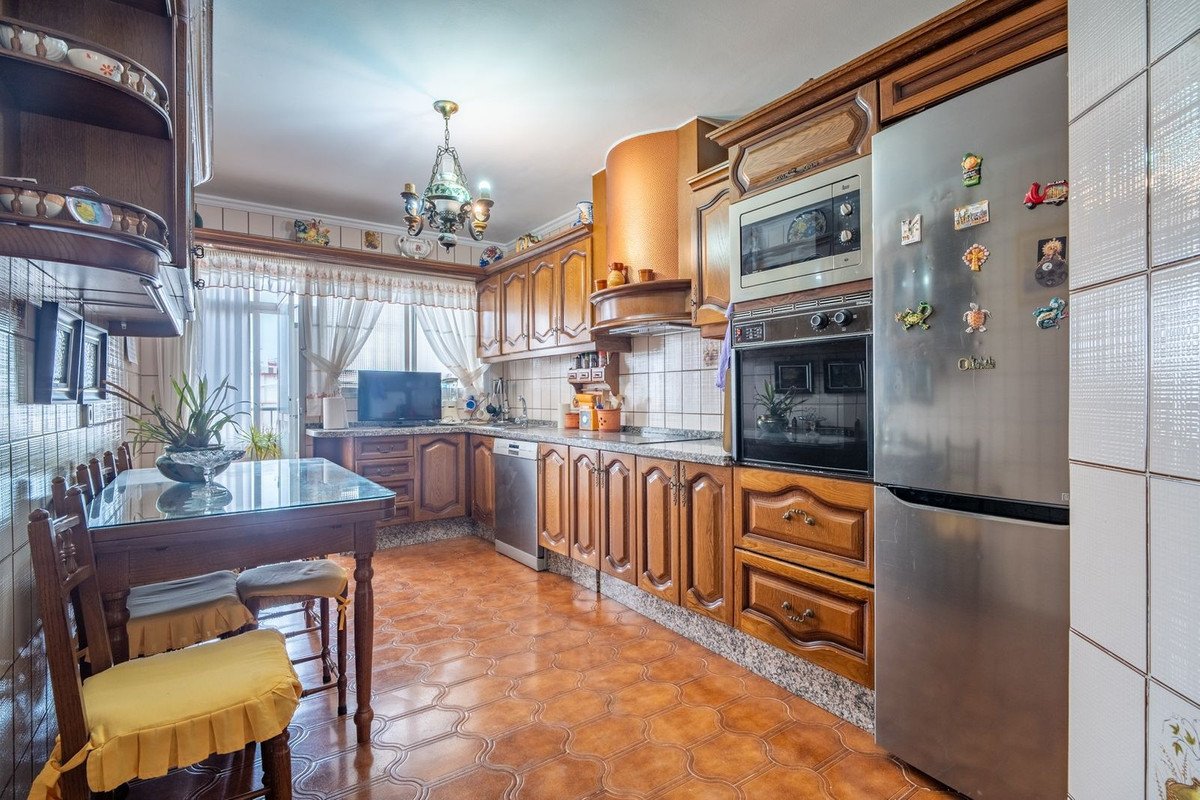 4 Bed Middle Floor Apartment in La Victoria