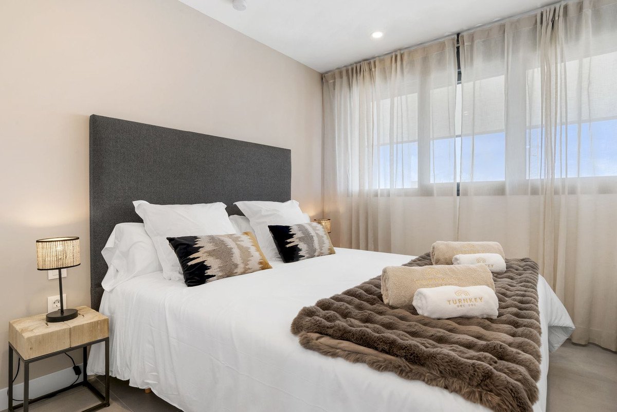 3 Bed Middle Floor Apartment in Selwo