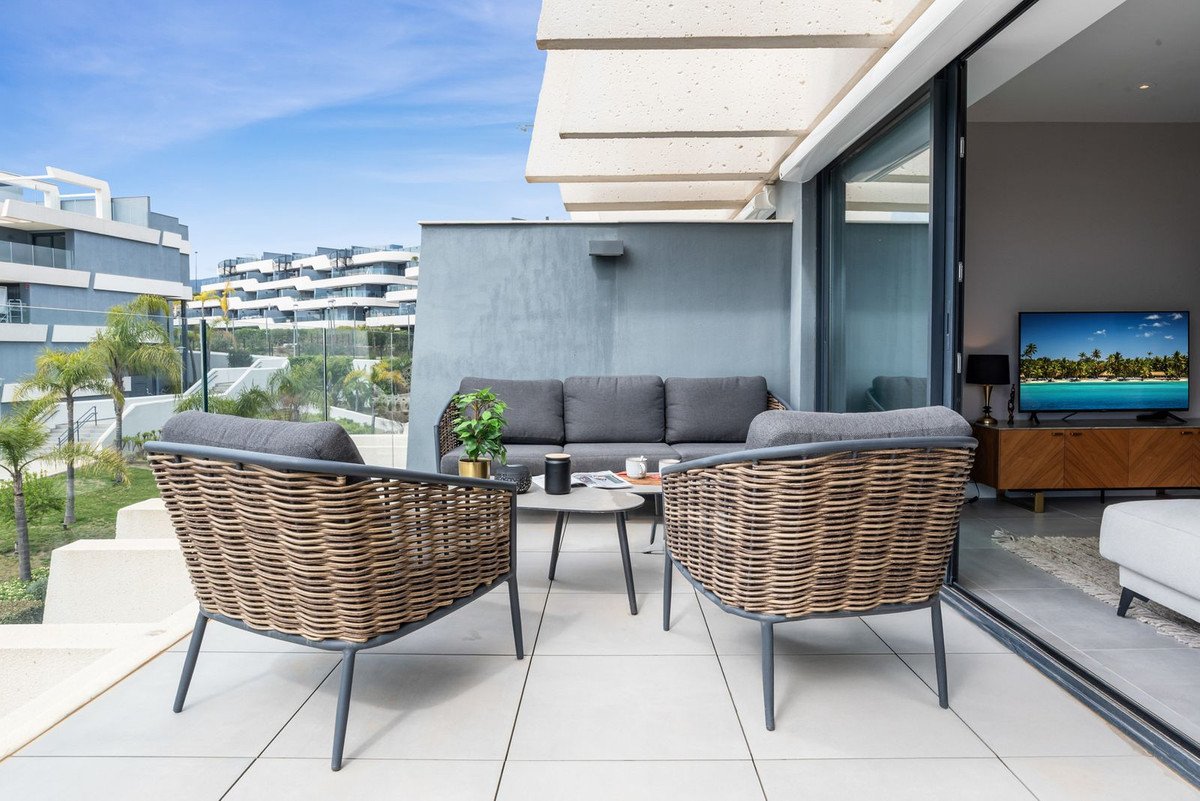 3 Bed Middle Floor Apartment in Selwo
