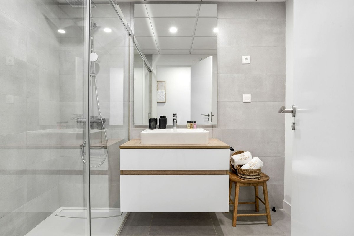 3 Bed Middle Floor Apartment in Selwo