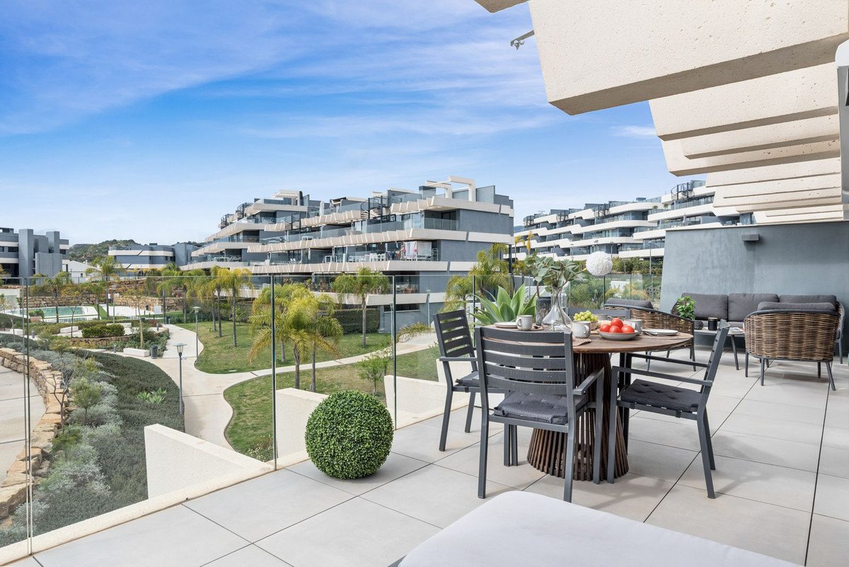 3 Bed Middle Floor Apartment in Selwo
