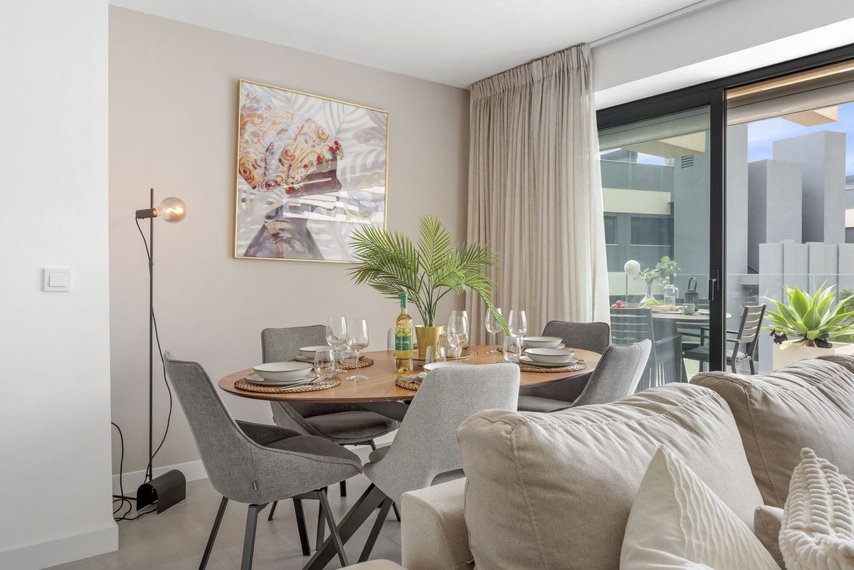 3 Bed Middle Floor Apartment in Selwo