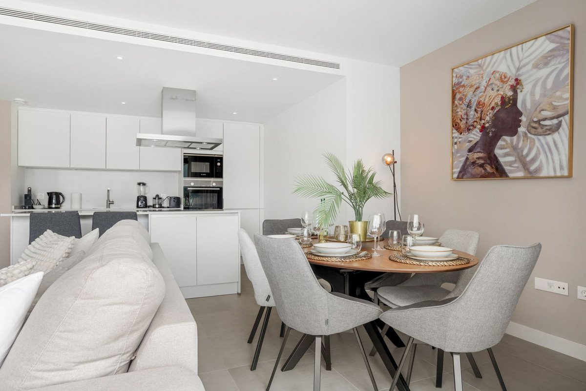 3 Bed Middle Floor Apartment in Selwo