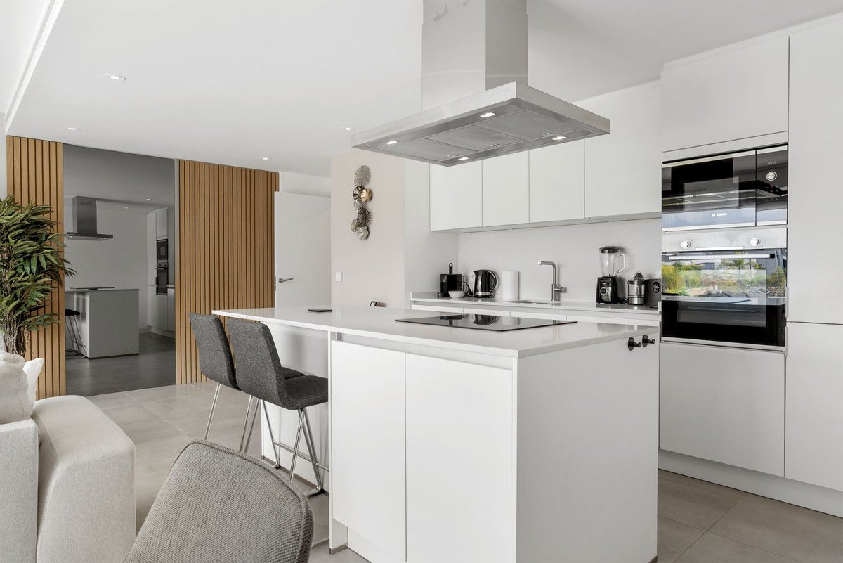 3 Bed Middle Floor Apartment in Selwo