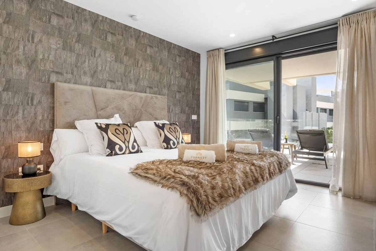 3 Bed Middle Floor Apartment in Selwo