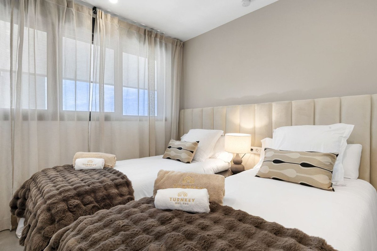 3 Bed Middle Floor Apartment in Selwo