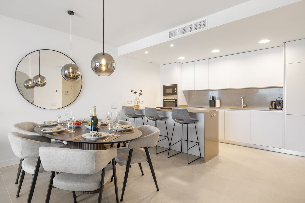 2 Bed Middle Floor Apartment in Estepona