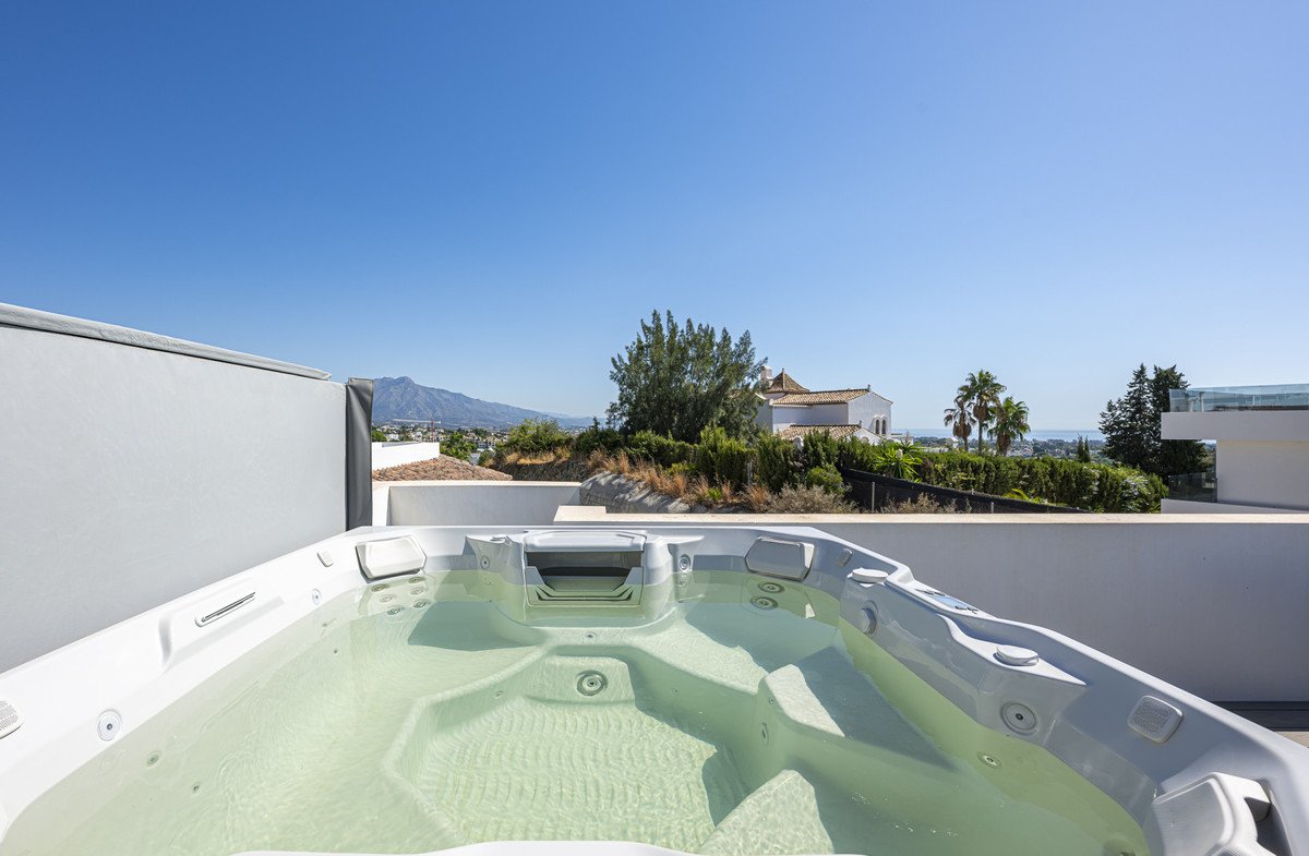 3 Bed Penthouse in Benahavís