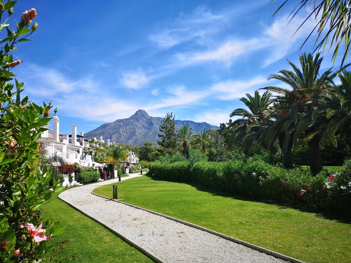 4 Bed Townhouse in Nueva Andalucía