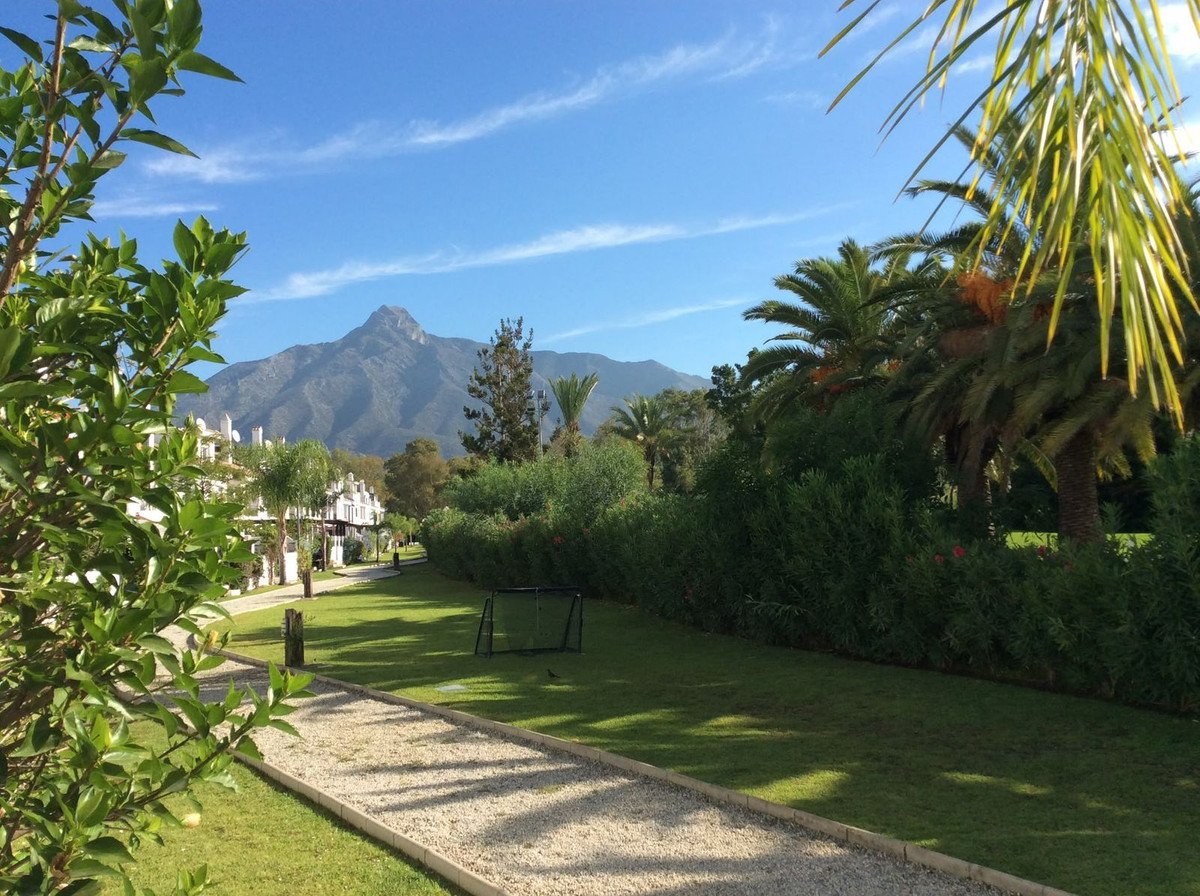 4 Bed Townhouse in Nueva Andalucía
