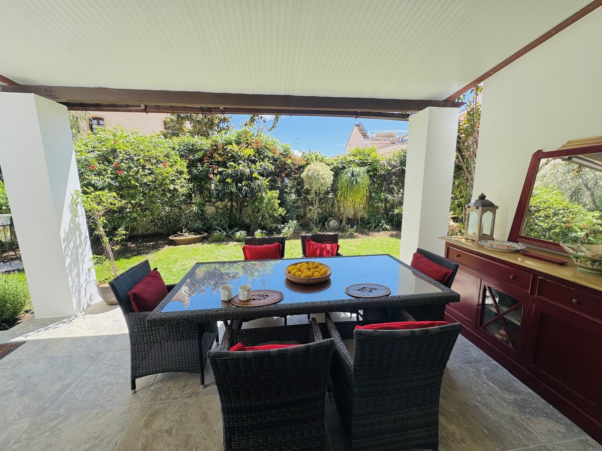 4 Bed Detached Villa in Elviria