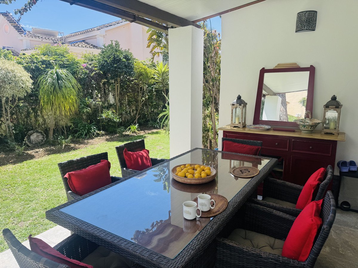 4 Bed Detached Villa in Elviria