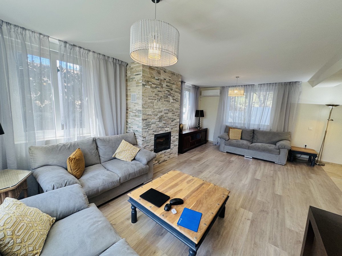 4 Bed Detached Villa in Elviria