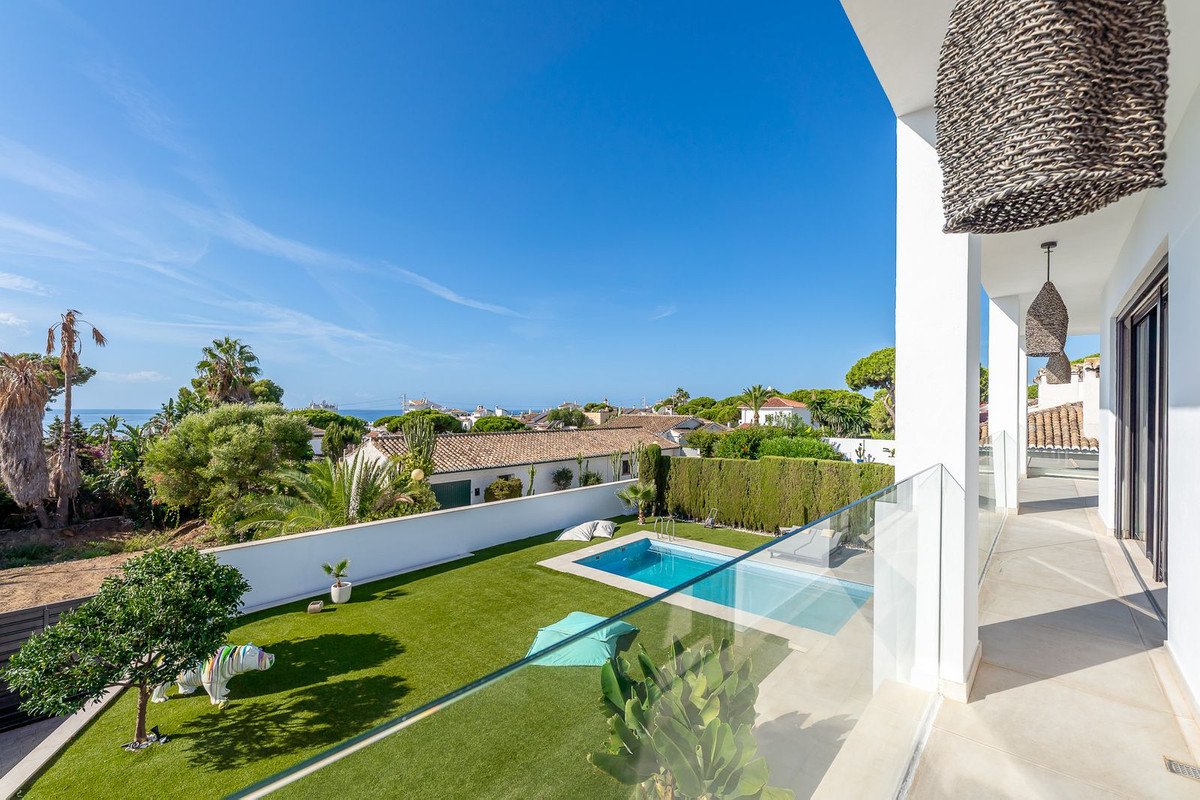 4 Bed Detached Villa in Calahonda