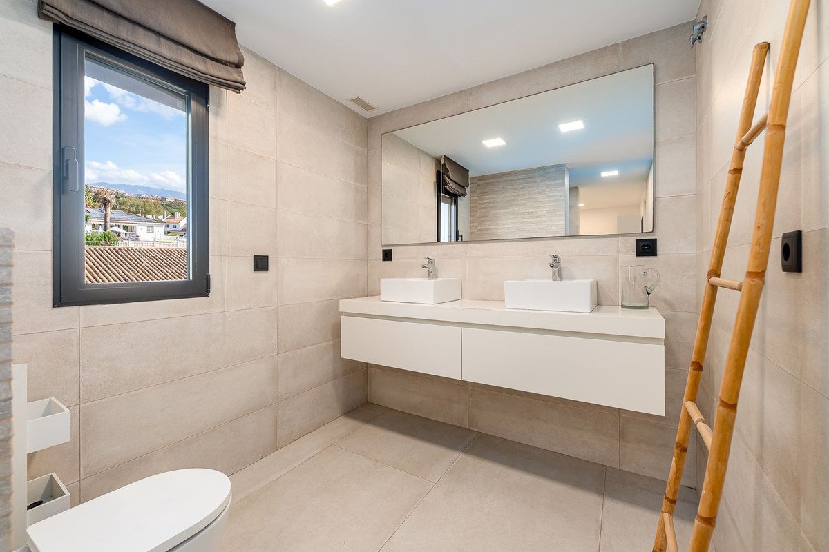 4 Bed Detached Villa in Calahonda