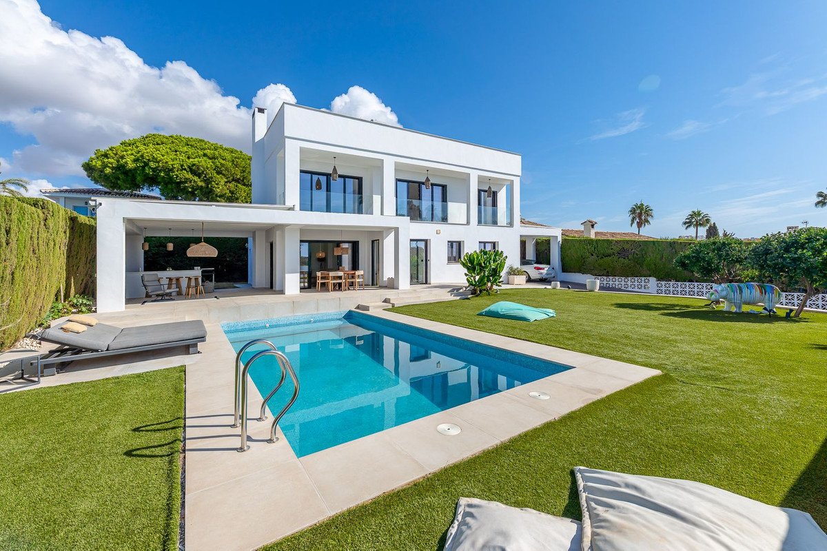4 Bed Detached Villa in Calahonda