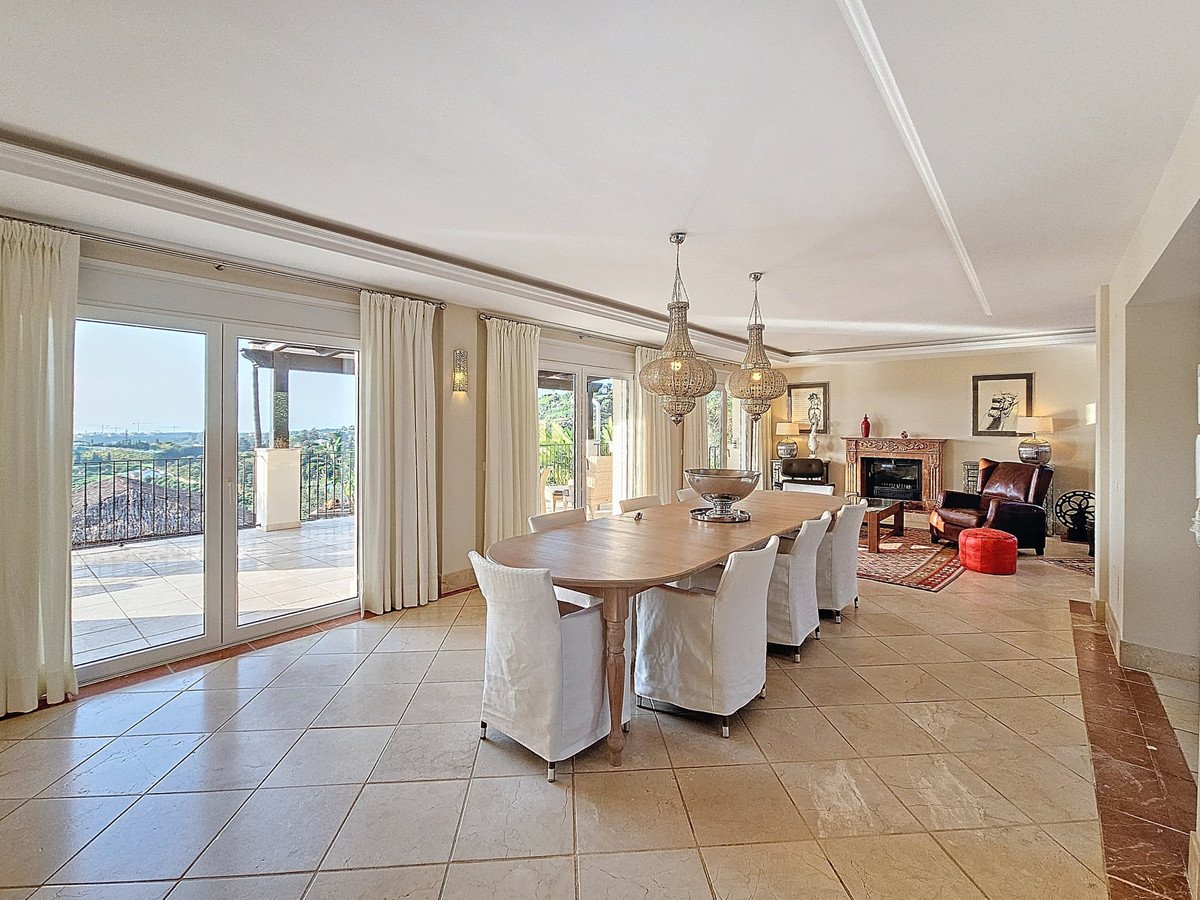 4 Bed Detached Villa in Estepona