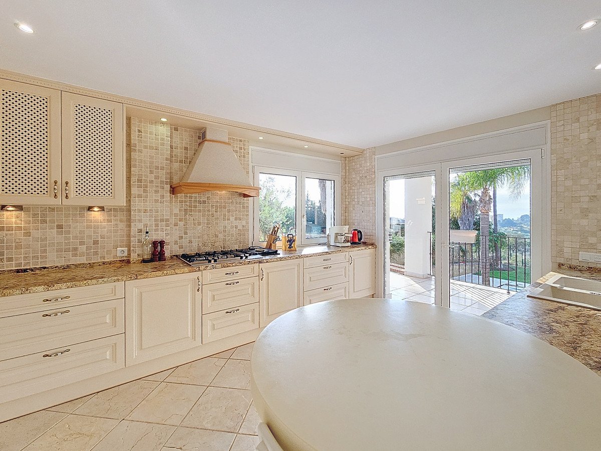 4 Bed Detached Villa in Estepona