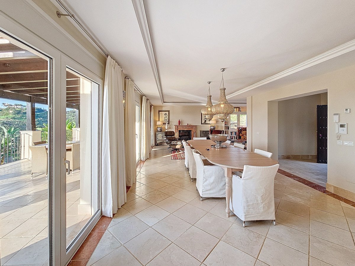 4 Bed Detached Villa in Estepona
