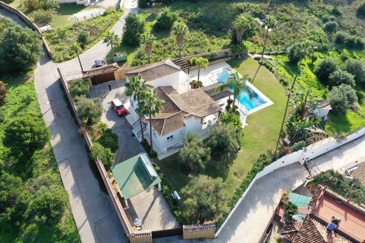 4 Bed Detached Villa in Estepona