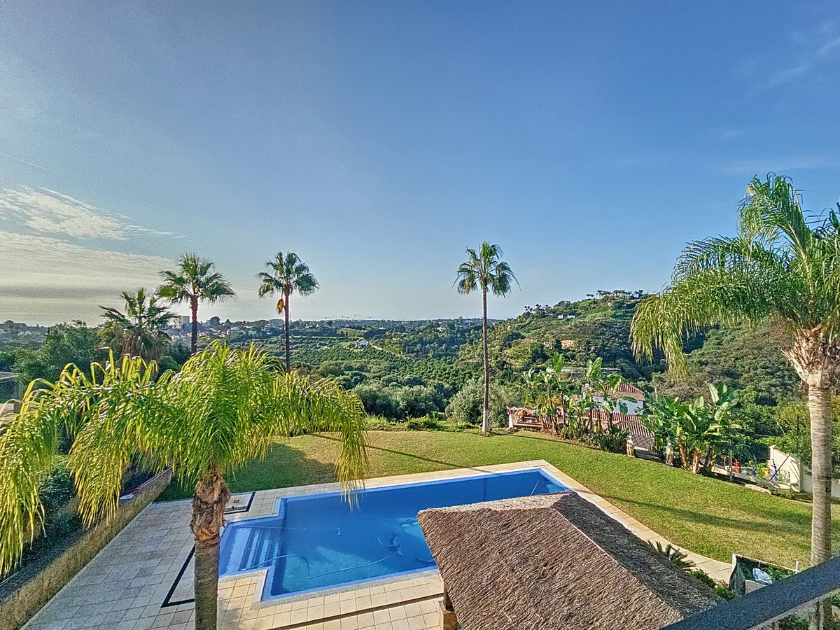 4 Bed Detached Villa in Estepona