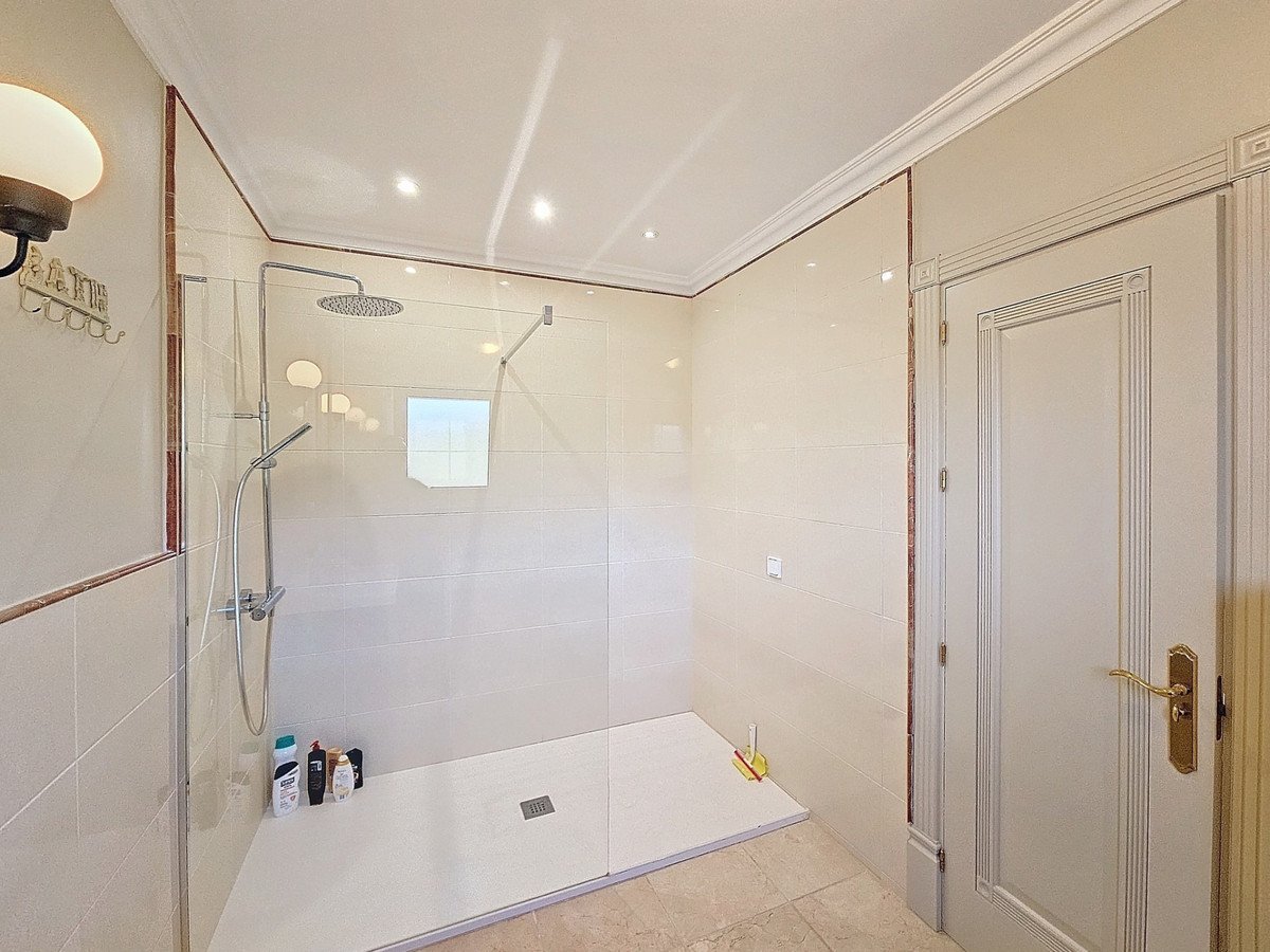 4 Bed Detached Villa in Estepona