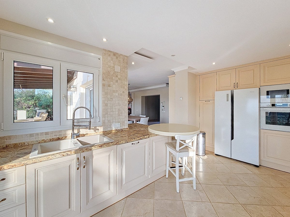 4 Bed Detached Villa in Estepona