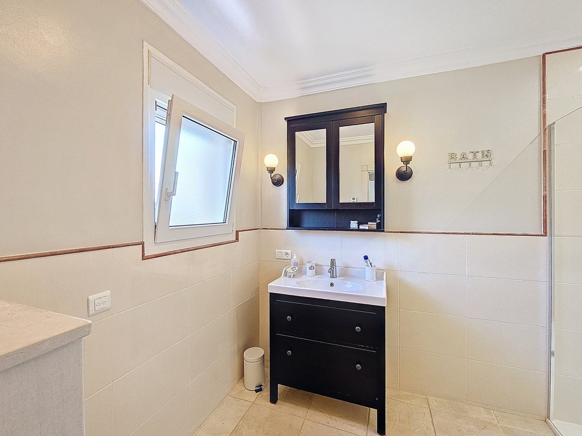 4 Bed Detached Villa in Estepona