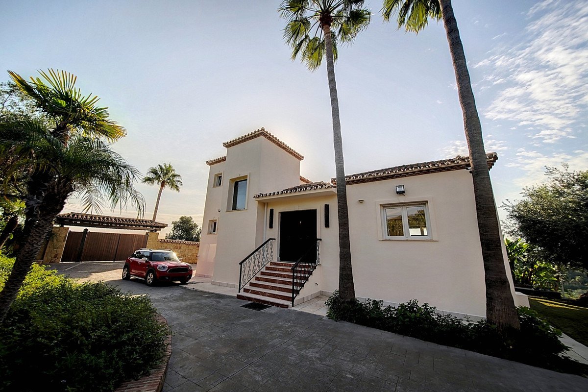 4 Bed Detached Villa in Estepona